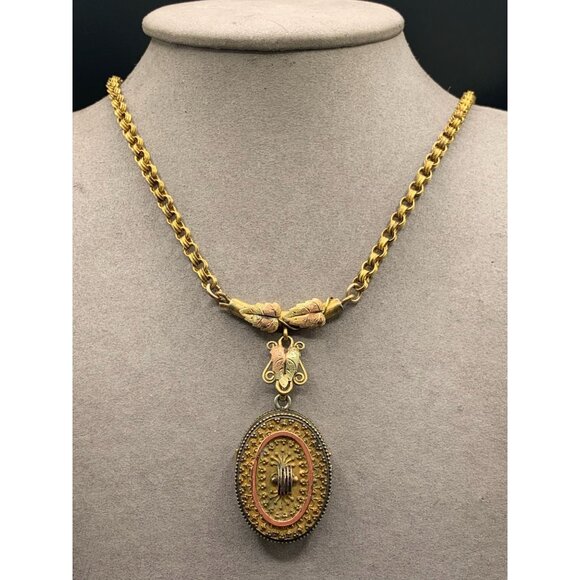 Antique Victorian Locket Necklace Ornate Design with Leaves and Front Clasp - Picture 10 of 10